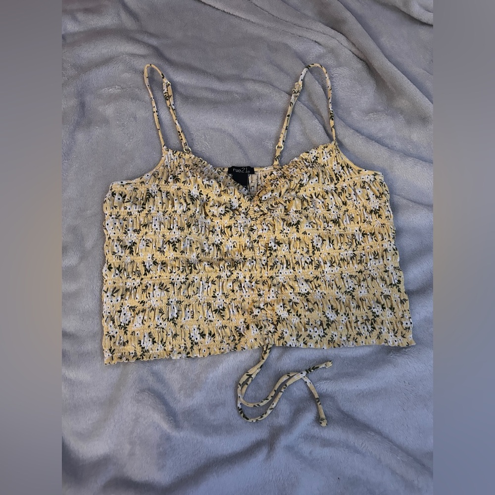RUE 21 white and yellow Rue21 cropped tank top size women’s XL